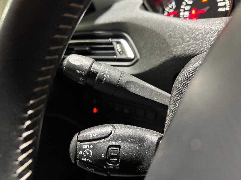 Peugeot 308 SW 1.2 PureTech Blue Lease Premium 131PS 2020, H-925-TP