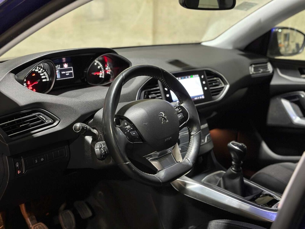 Peugeot 308 SW 1.2 PureTech Blue Lease Premium 131PS 2020, H-925-TP