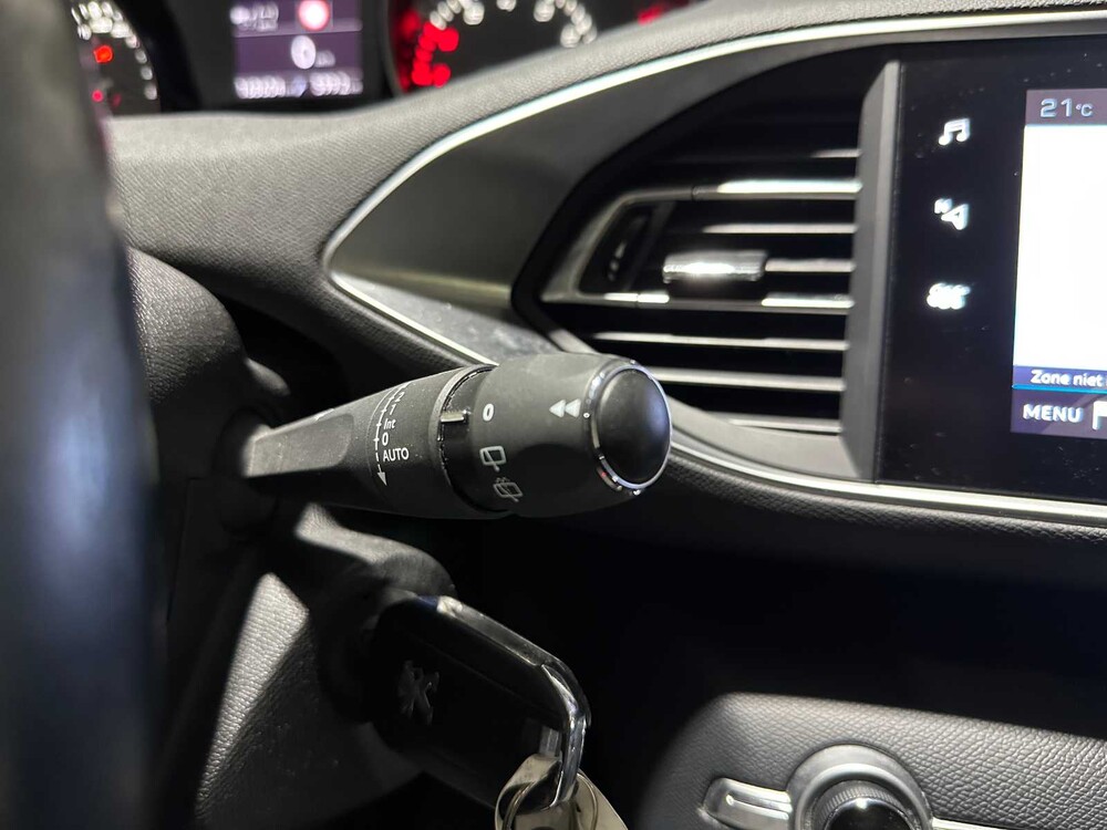 Peugeot 308 SW 1.2 PureTech Blue Lease Premium 131PS 2020, H-925-TP