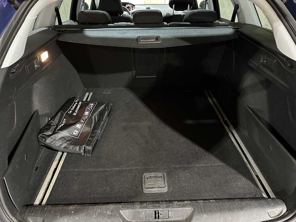 Peugeot 308 SW 1.2 PureTech Blue Lease Premium 131PS 2020, H-925-TP