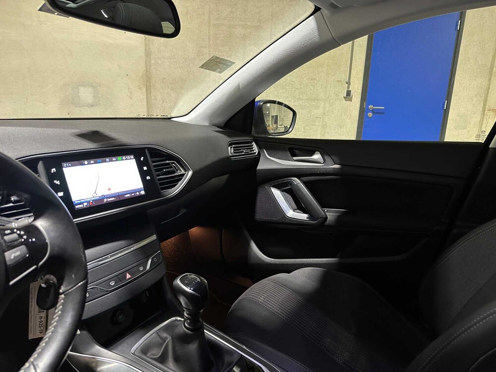 Peugeot 308 SW 1.2 PureTech Blue Lease Premium 131PS 2020, H-925-TP