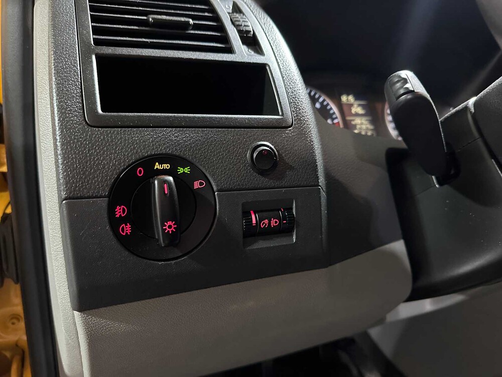 Volkswagen Transporter 2.0 TDI L2H2 102PS 2013, VG-331-F Nutzfahrzeug