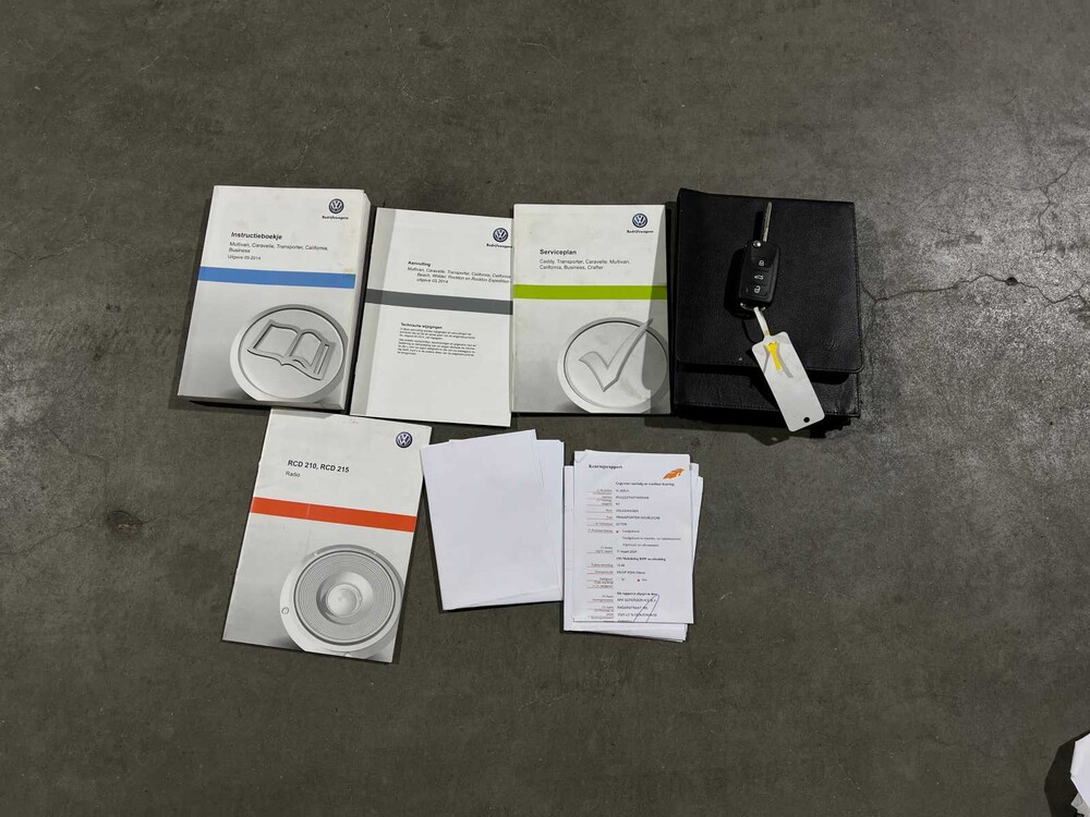 Volkswagen Transporter 2.0 TDI L2H1 Comfort DC 140PS 2015, VL-605-H Nutzfahrzeug