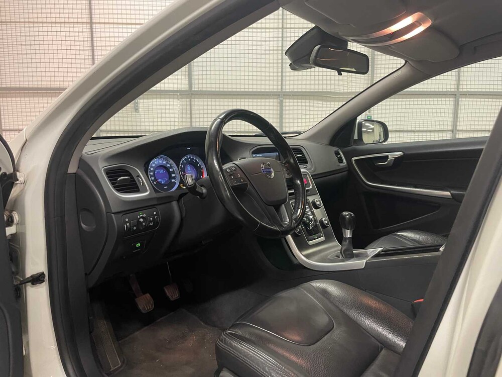 Volvo V60 1.6 T3 Kinetic 150PS 2011 (Original-NL), 36-PGK-5