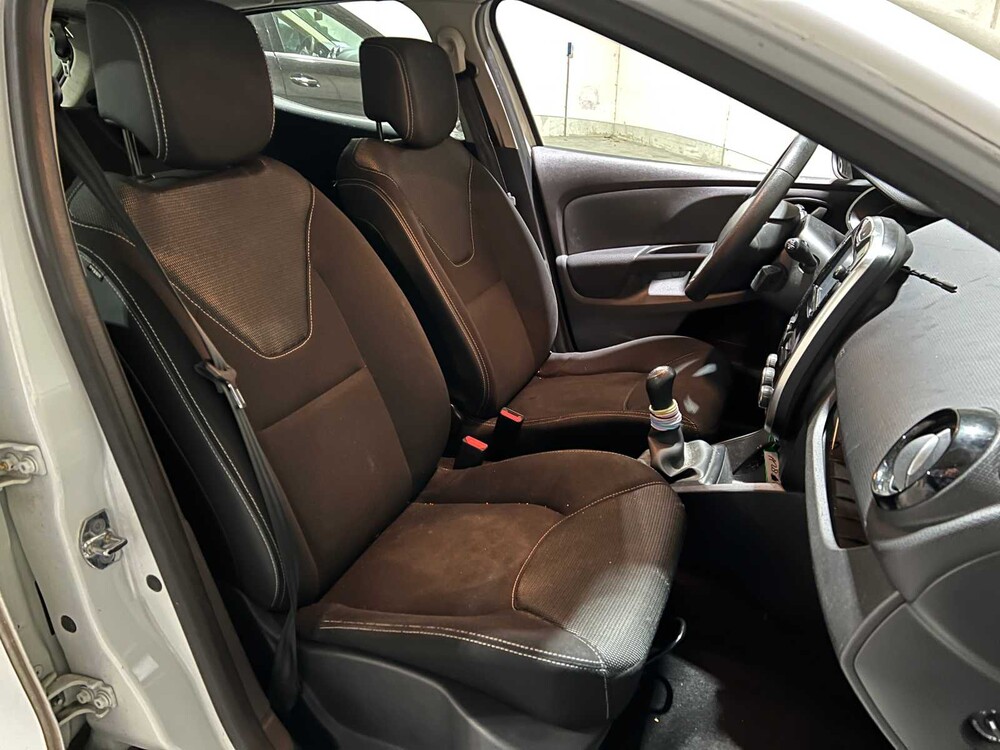 Renault Clio 0.9 TCe Expression 90hp 2015, GZ-530-J