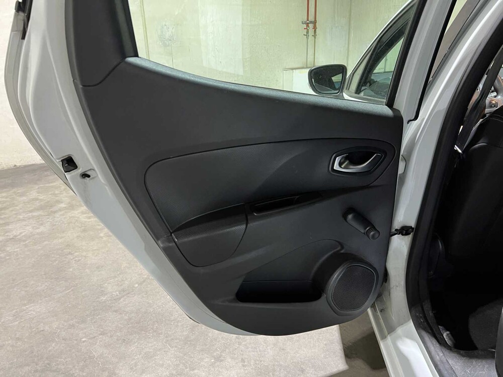 Renault Clio 0.9 TCe Expression 90hp 2015, GZ-530-J