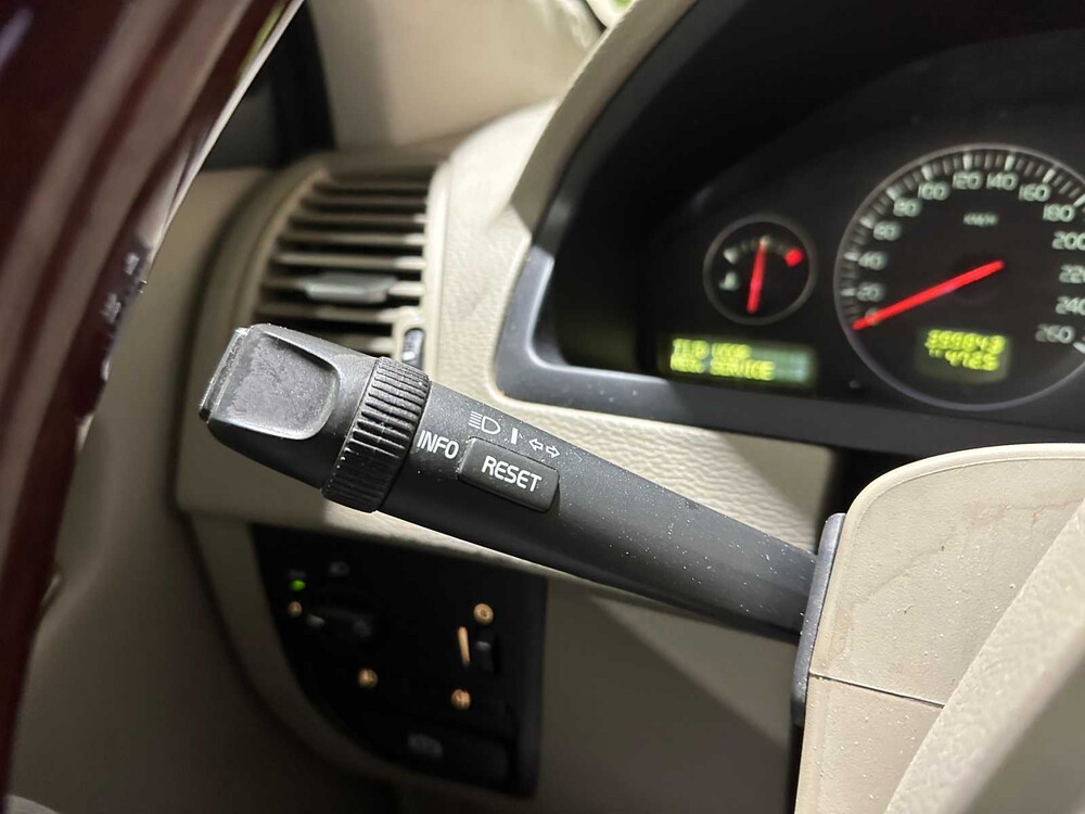 Volvo XC90 2.9 T6 Executive 272PS 2004, 10-PF-VL