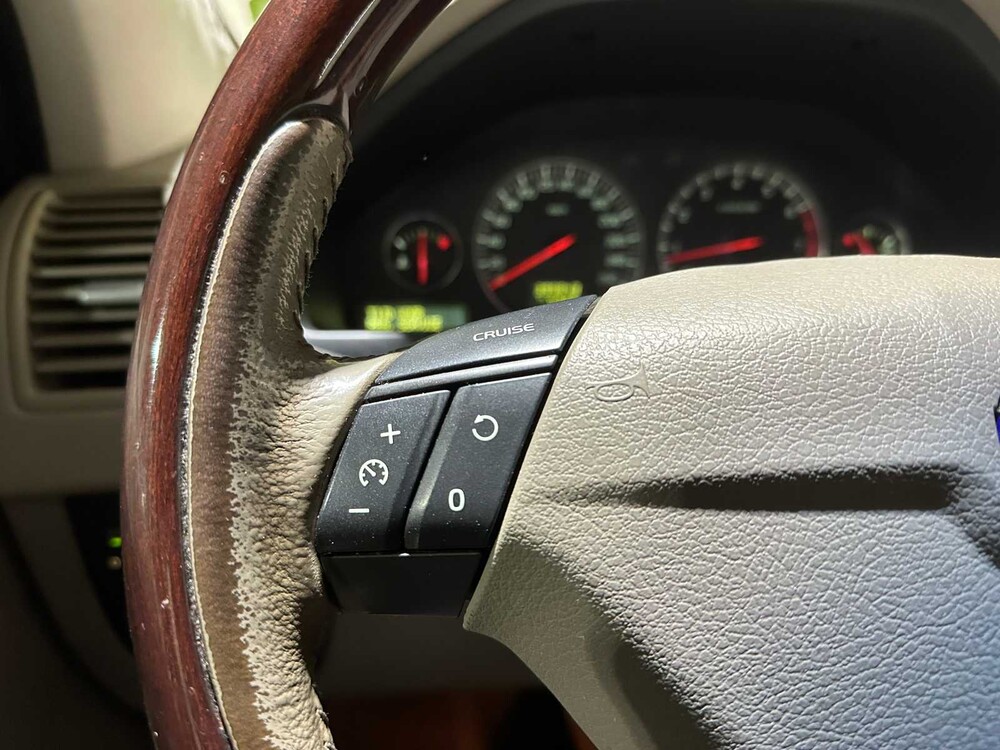 Volvo XC90 2.9 T6 Executive 272PS 2004, 10-PF-VL