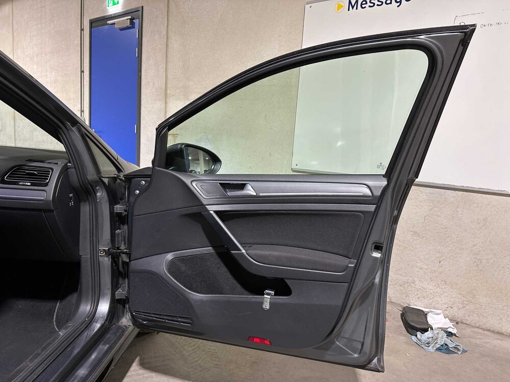 Volkswagen Golf 1.5 TSI Highline Business R 150pk 2019, ZD-532-L