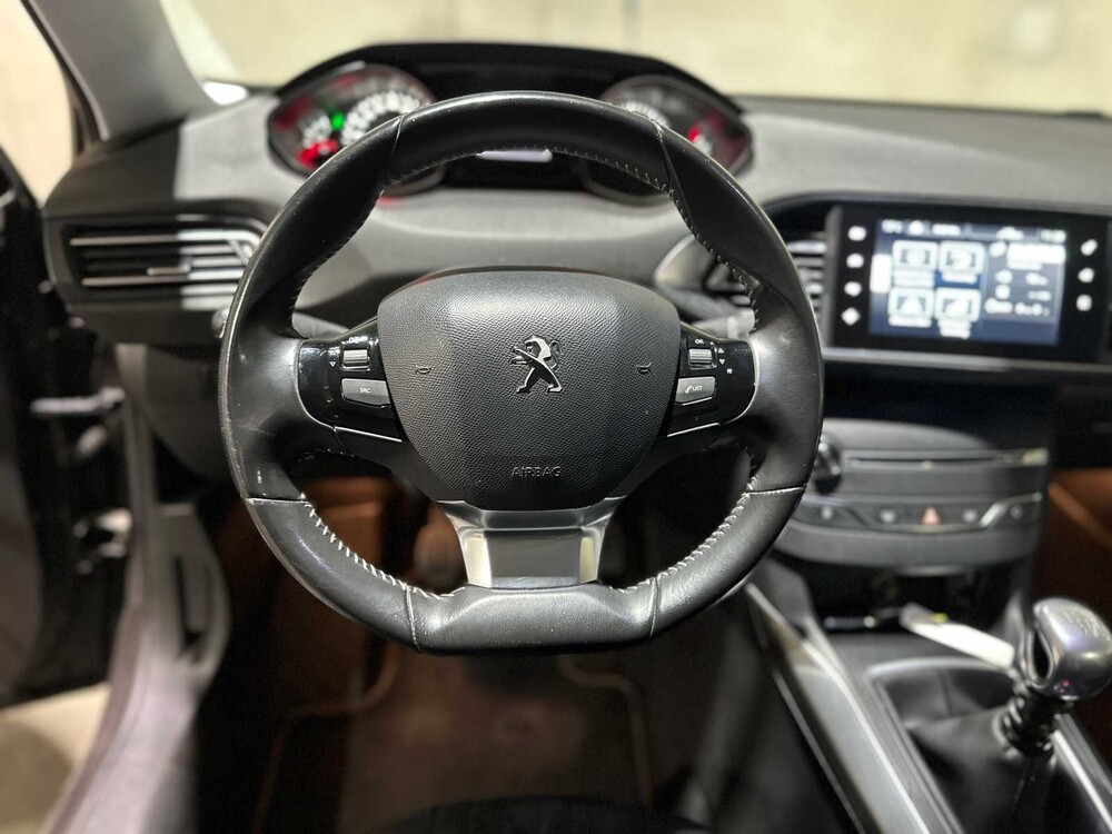 Peugeot 308 SW 1.2 e-THP Première 131hp 2014, 8-TZN-61