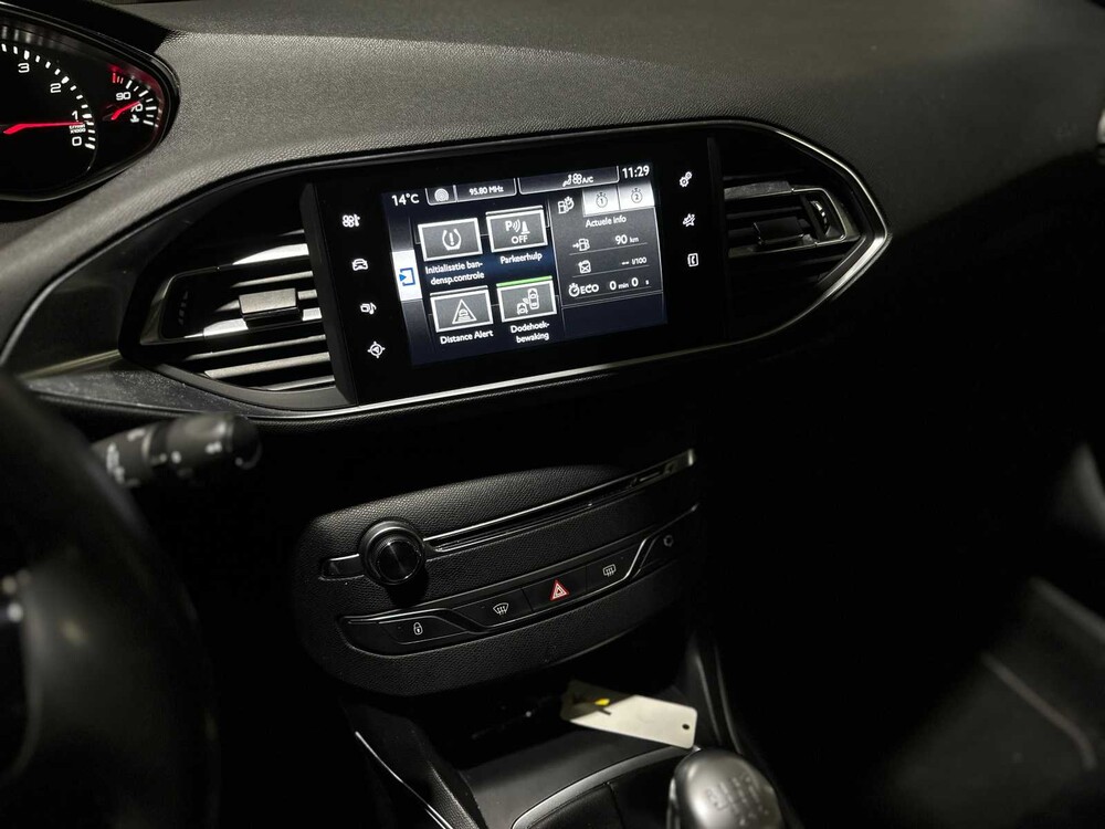 Peugeot 308 SW 1.2 e-THP Première 131hp 2014, 8-TZN-61