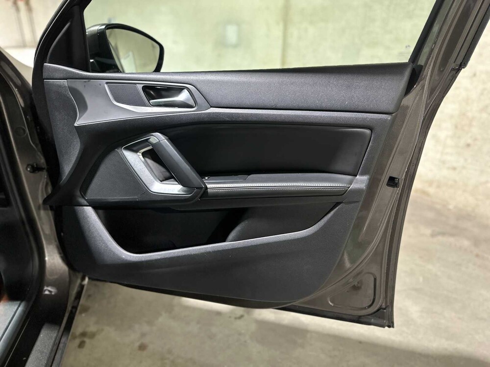 Peugeot 308 SW 1.2 e-THP Première 131hp 2014, 8-TZN-61