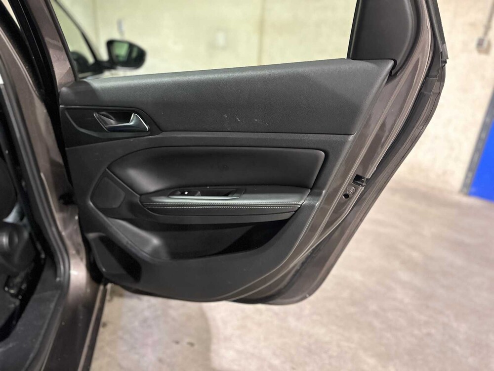 Peugeot 308 SW 1.2 e-THP Première 131hp 2014, 8-TZN-61