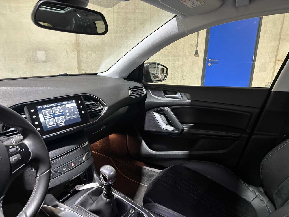 Peugeot 308 SW 1.2 e-THP Première 131hp 2014, 8-TZN-61