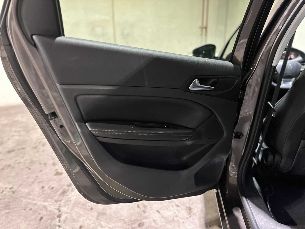 Peugeot 308 SW 1.2 e-THP Première 131hp 2014, 8-TZN-61