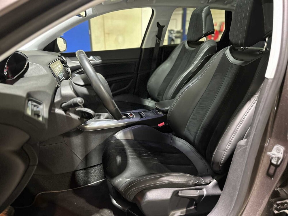 Peugeot 308 SW 1.2 e-THP Première 131hp 2014, 8-TZN-61