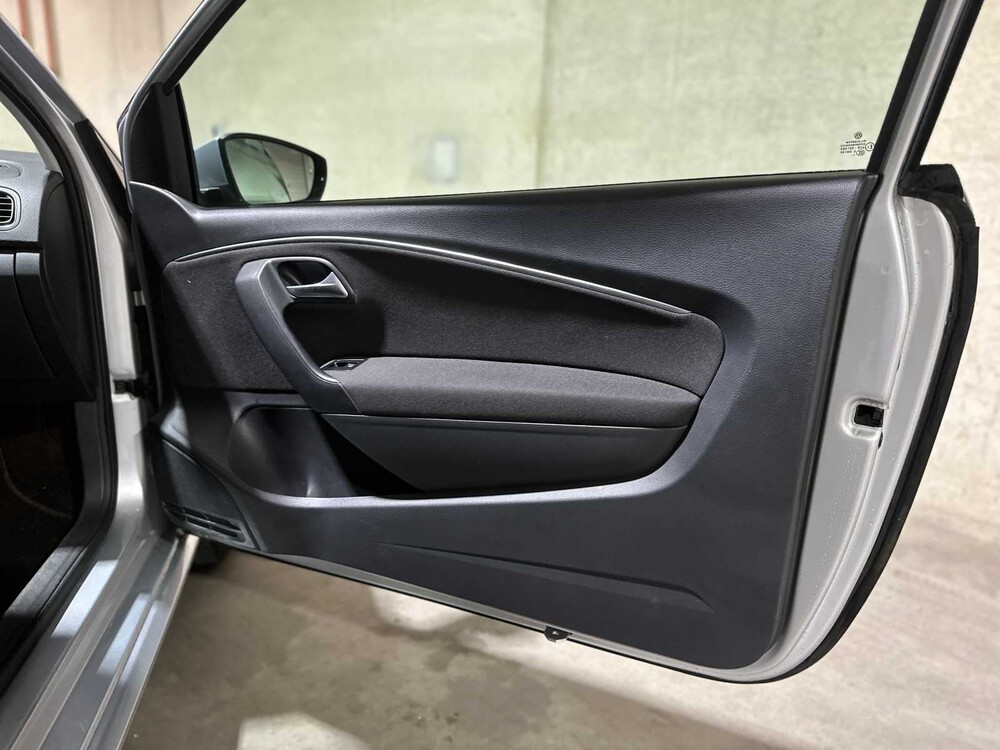 Volkswagen Polo 1.2 TSI Comfortline 90pk 2016, J-776-VR