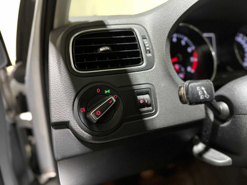 Volkswagen Polo 1.2 TSI Comfortline 90pk 2016, J-776-VR