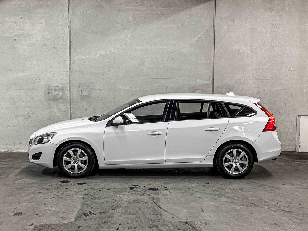 Volvo V60 1.6 T3 Kinetic 150hp 2011 (Original-NL), 36-PGK-5
