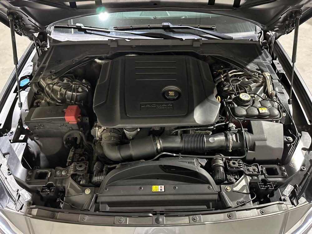 Jaguar XF Sportbrake 2.0d Portfolio 179PS 2017 (Original-NL), PZ-465-J