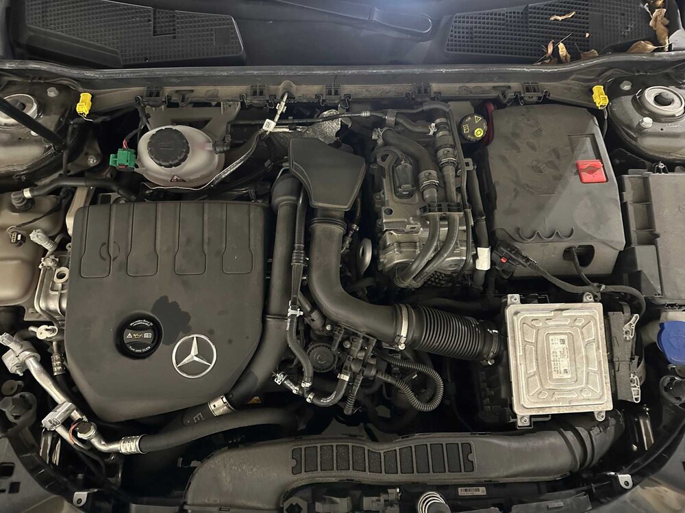 Mercedes-Benz A250e Luxury Line 160PS 2022, R-122-NX