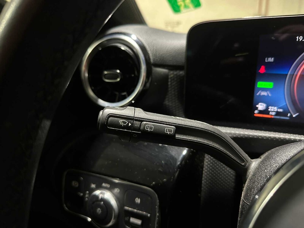 Mercedes-Benz A250e Luxury Line 160PS 2022, R-122-NX