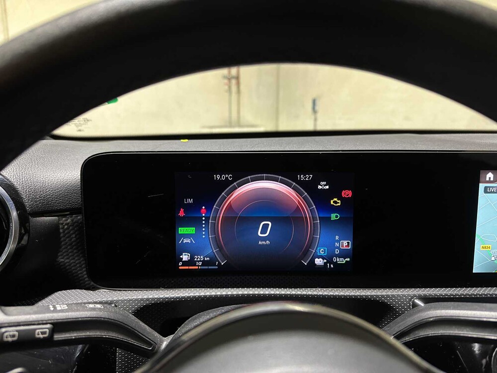 Mercedes-Benz A250e Luxury Line 160PS 2022, R-122-NX