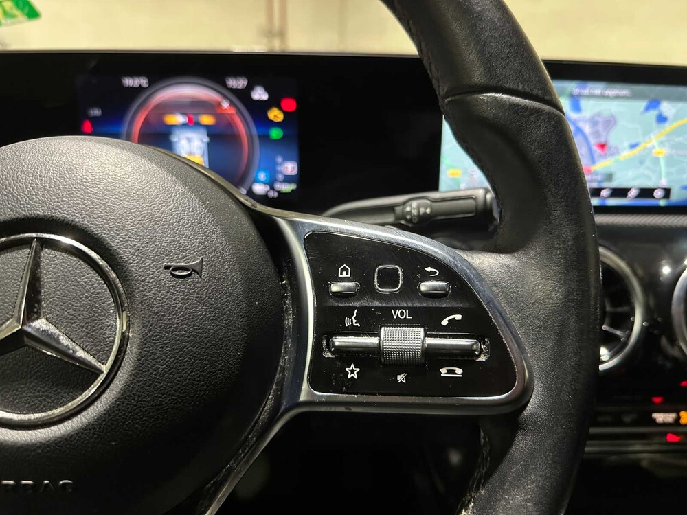Mercedes-Benz A250e Luxury Line 160PS 2022, R-122-NX