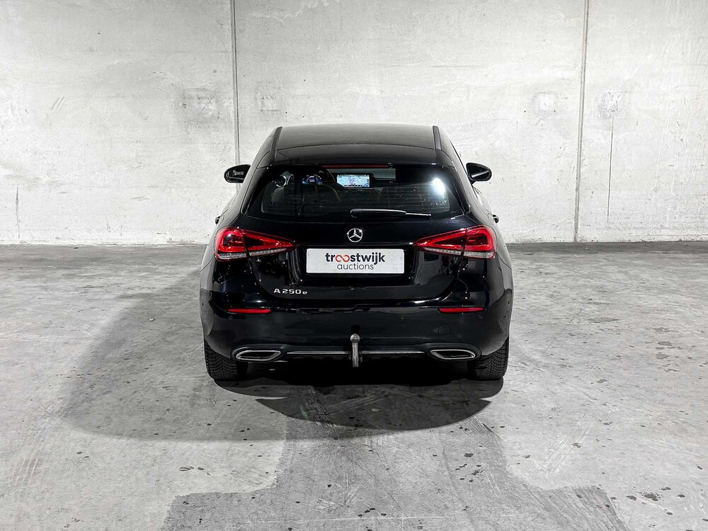 Mercedes-Benz A250e Luxury Line 160PS 2022, R-122-NX