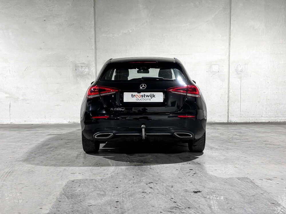 Mercedes-Benz A250e Luxury Line 160PS 2022, R-122-NX