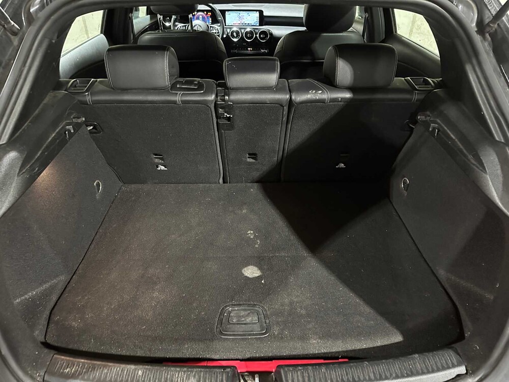 Mercedes-Benz A250e Luxury Line 160PS 2022, R-122-NX