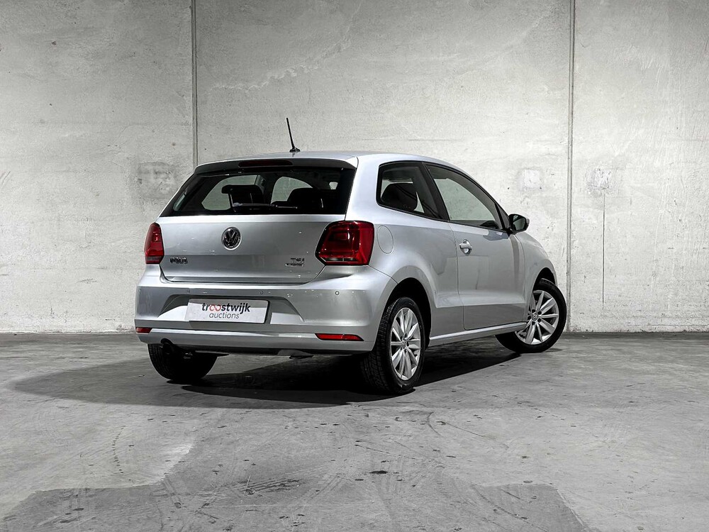 Volkswagen Polo 1.2 TSI Comfortline 90hp 2016, J-776-VR