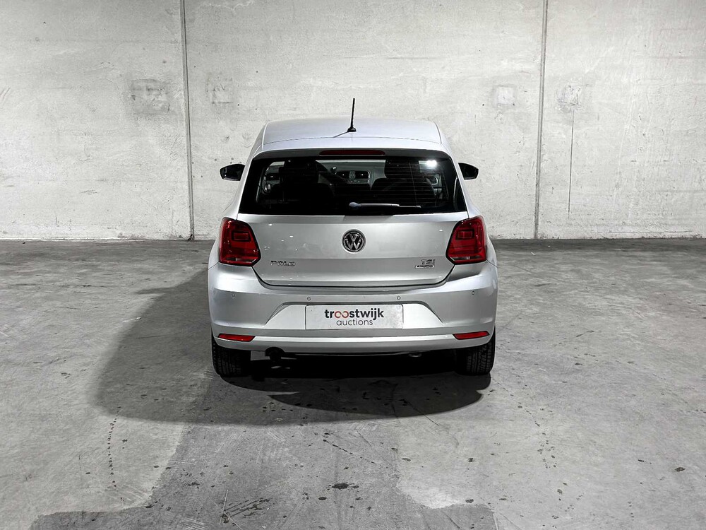 Volkswagen Polo 1.2 TSI Comfortline 90hp 2016, J-776-VR