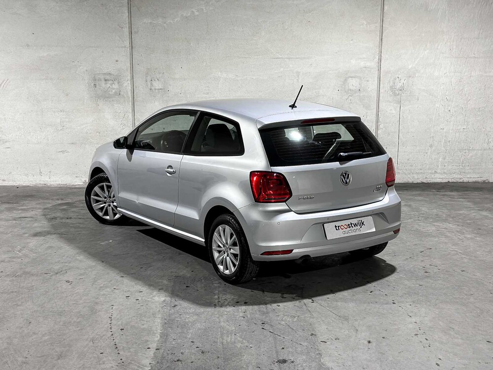Volkswagen Polo 1.2 TSI Comfortline 90hp 2016, J-776-VR