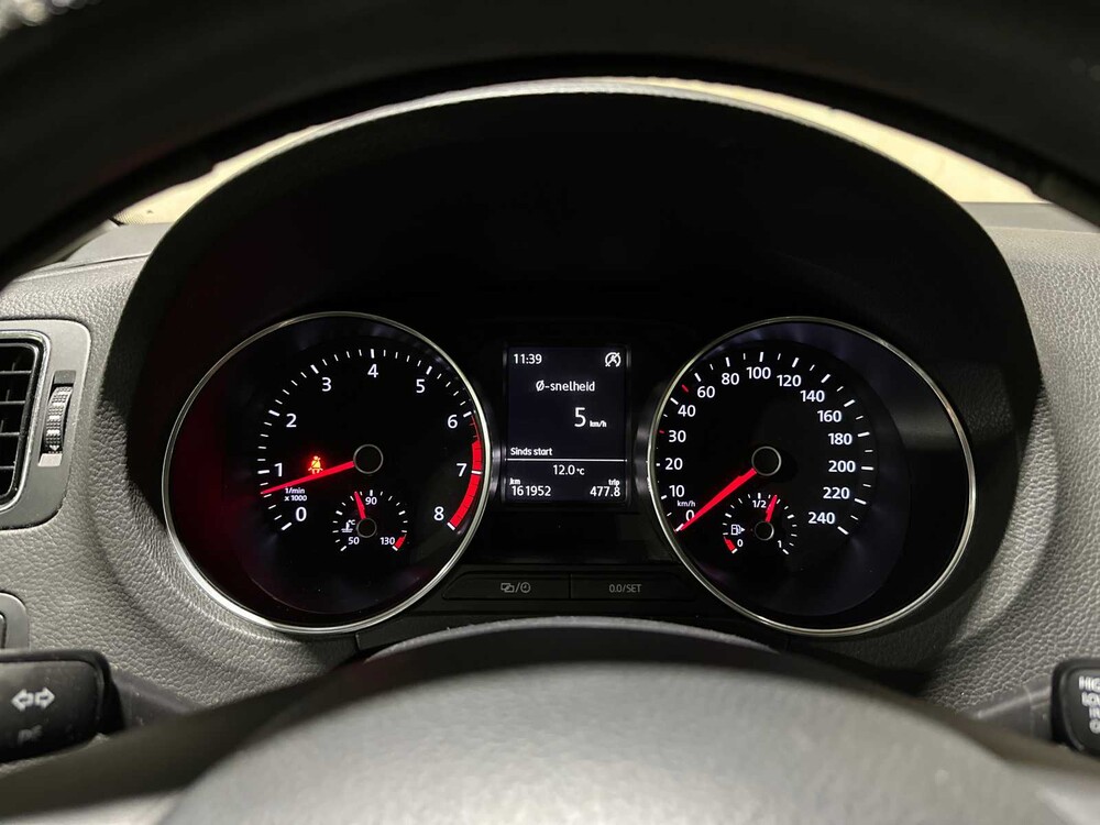 Volkswagen Polo 1.2 TSI Comfortline 90hp 2016, J-776-VR