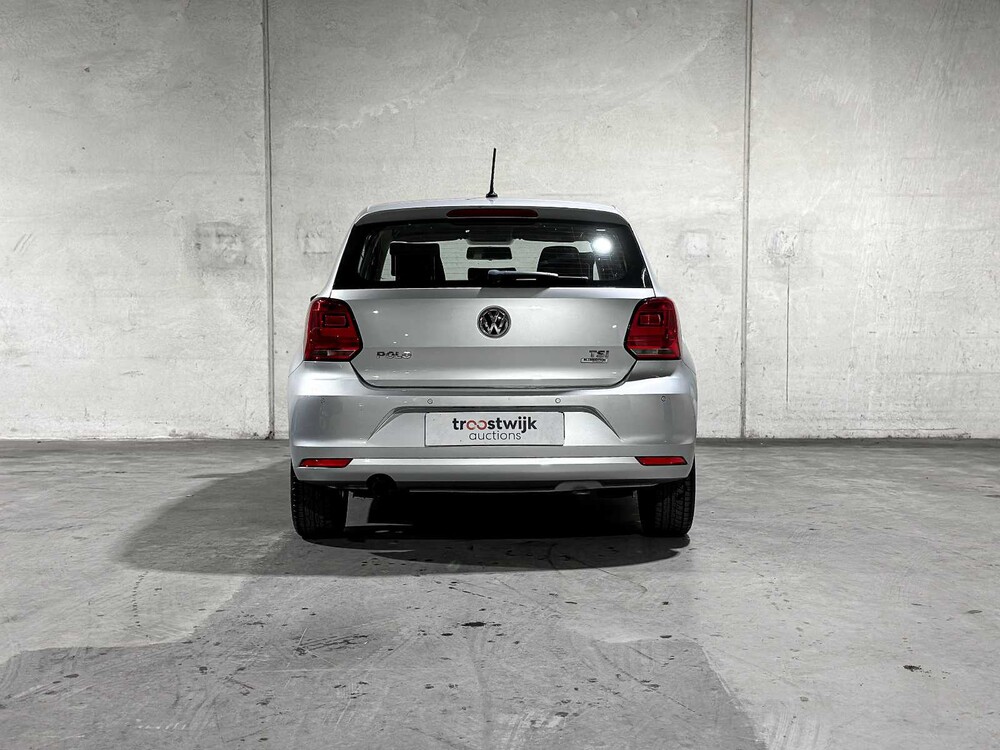 Volkswagen Polo 1.2 TSI Comfortline 90hp 2016, J-776-VR