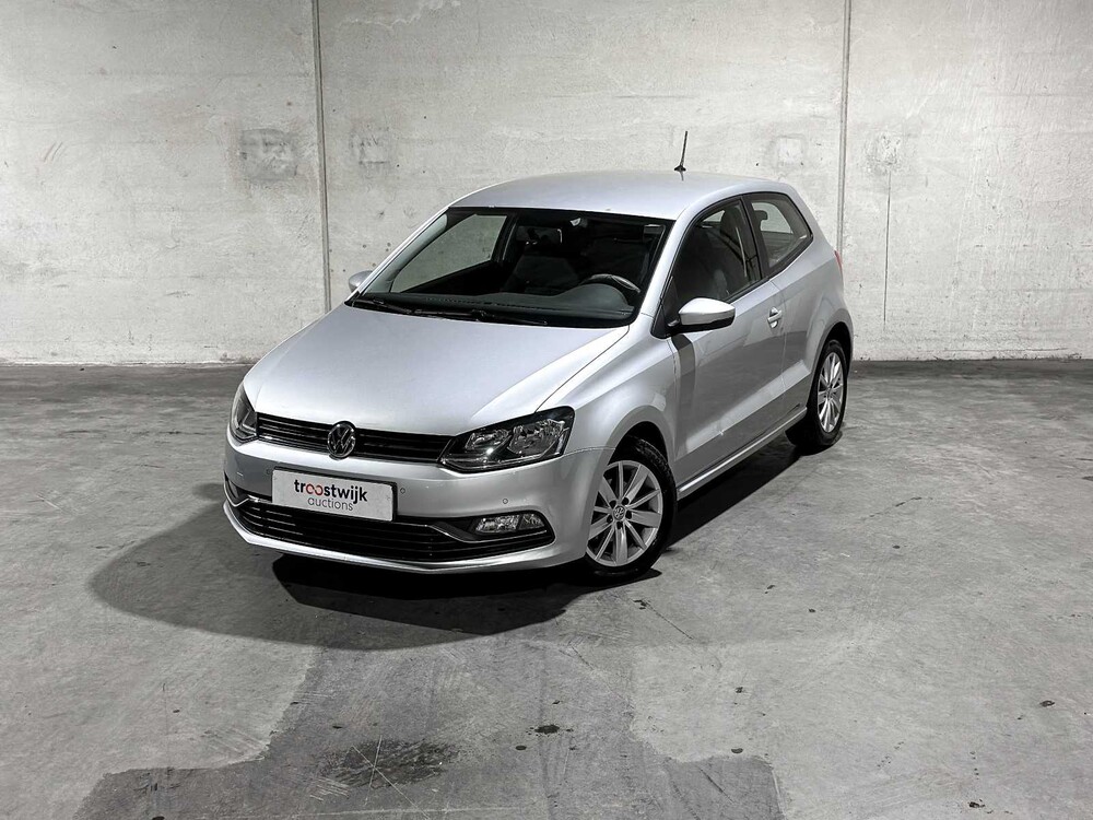 Volkswagen Polo 1.2 TSI Comfortline 90hp 2016, J-776-VR