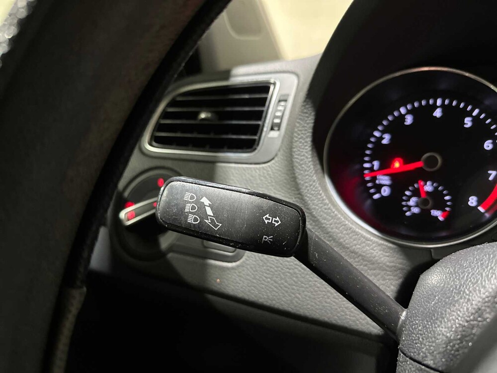 Volkswagen Polo 1.2 TSI Comfortline 90hp 2016, J-776-VR