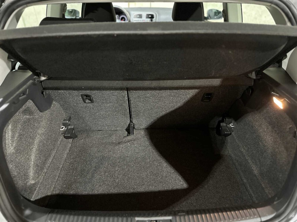 Volkswagen Polo 1.2 TSI Comfortline 90hp 2016, J-776-VR