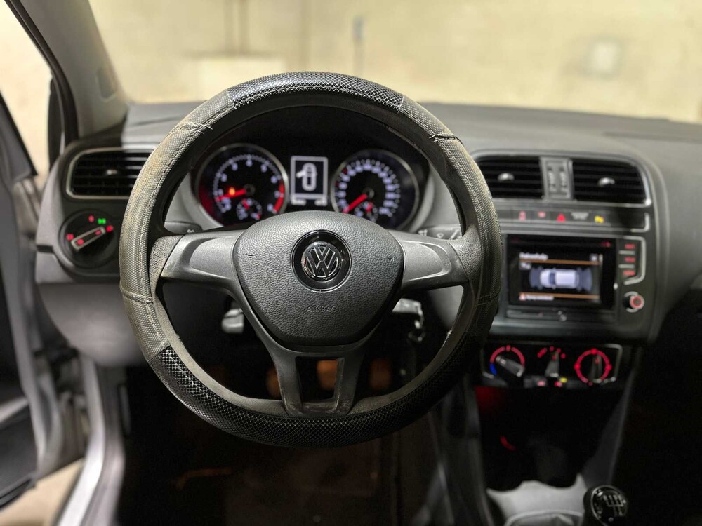 Volkswagen Polo 1.2 TSI Comfortline 90hp 2016, J-776-VR
