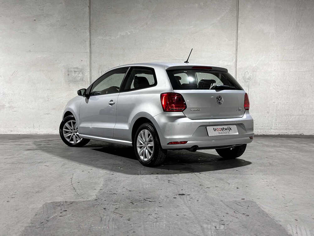 Volkswagen Polo 1.2 TSI Comfortline 90hp 2016, J-776-VR