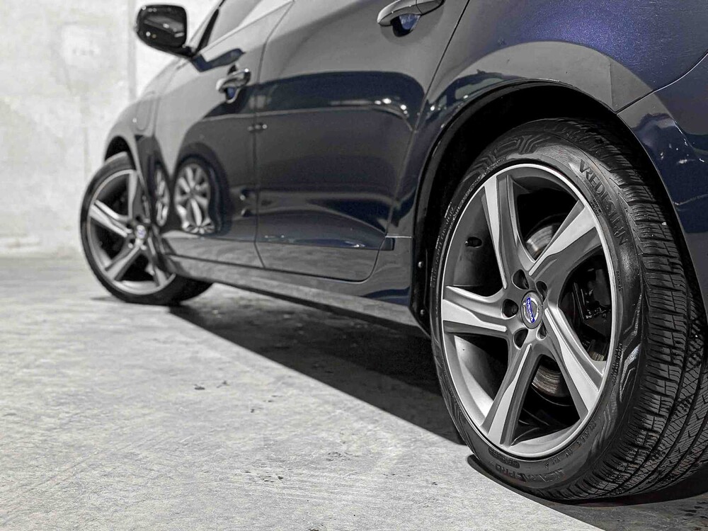 Volvo V60 2.4 D6 AWD Plug-In Hybrid Summum 286PS 2014, 4-TJX-19