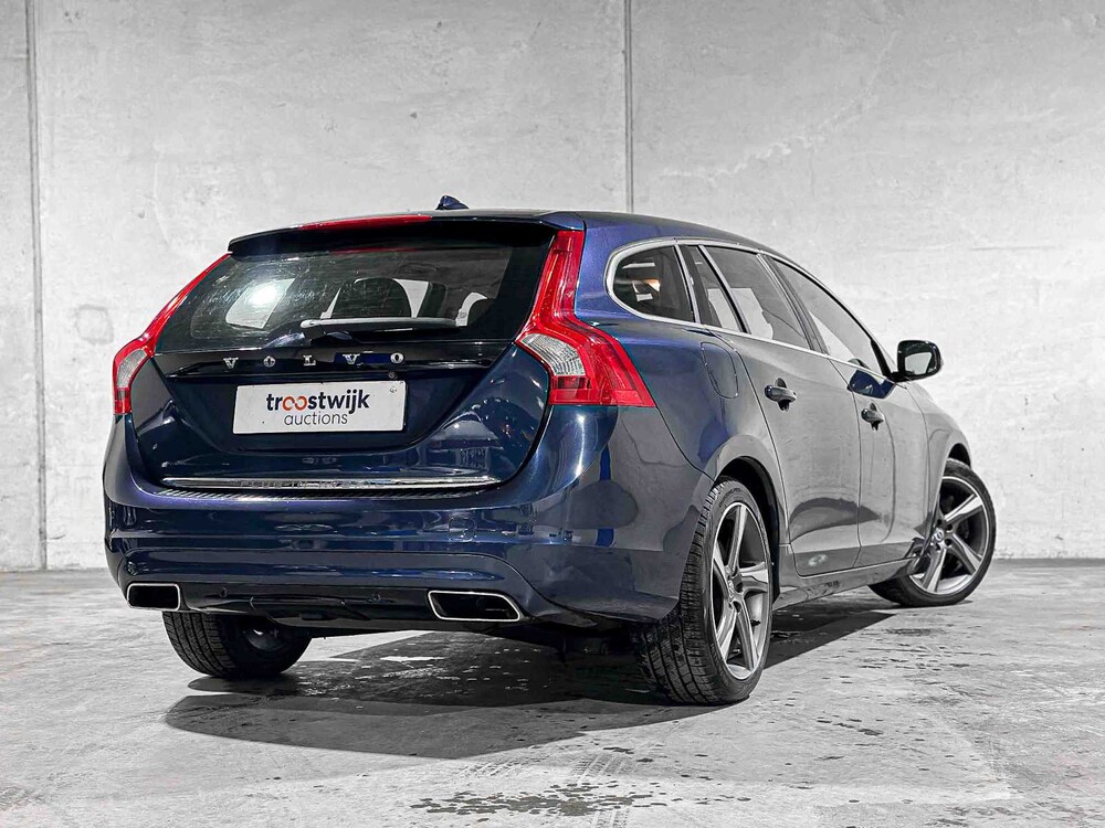 Volvo V60 2.4 D6 AWD Plug-In Hybrid Summum 286PS 2014, 4-TJX-19
