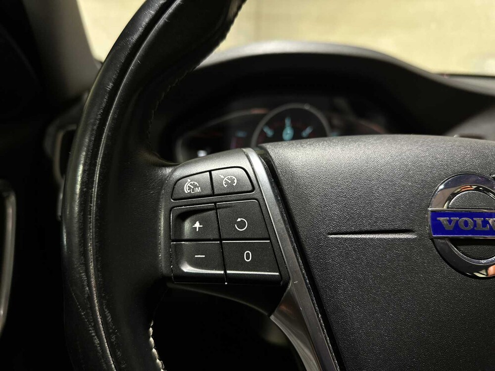 Volvo V60 2.4 D6 AWD Plug-In Hybrid Summum 286PS 2014, 4-TJX-19