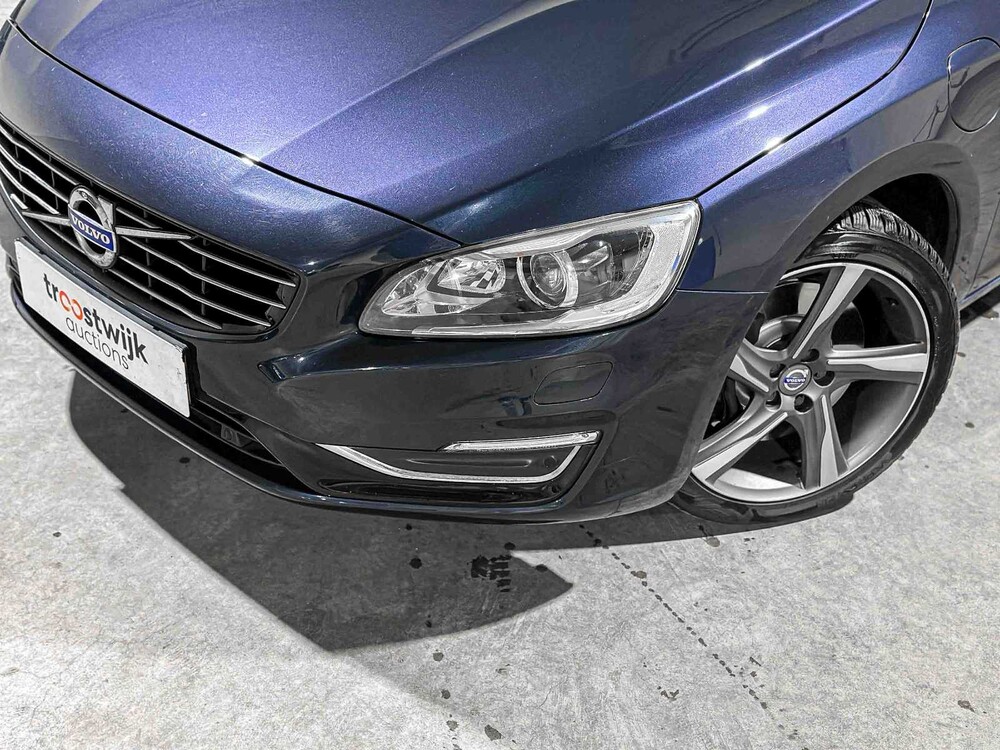 Volvo V60 2.4 D6 AWD Plug-In Hybrid Summum 286PS 2014, 4-TJX-19