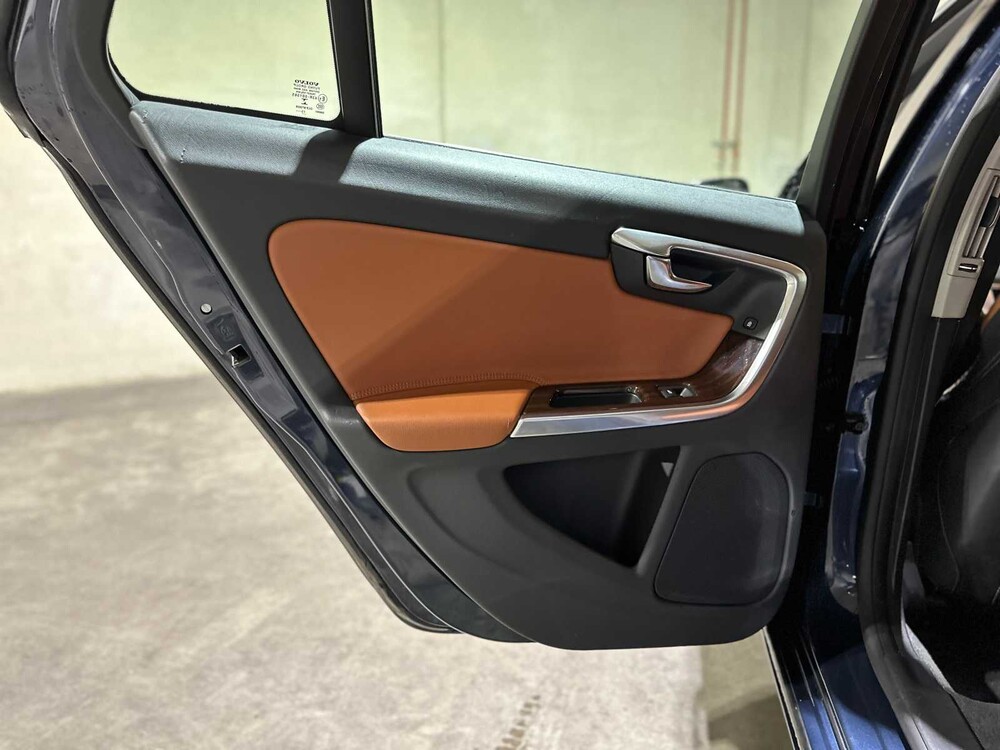 Volvo V60 2.4 D6 AWD Plug-In Hybrid Summum 286PS 2014, 4-TJX-19