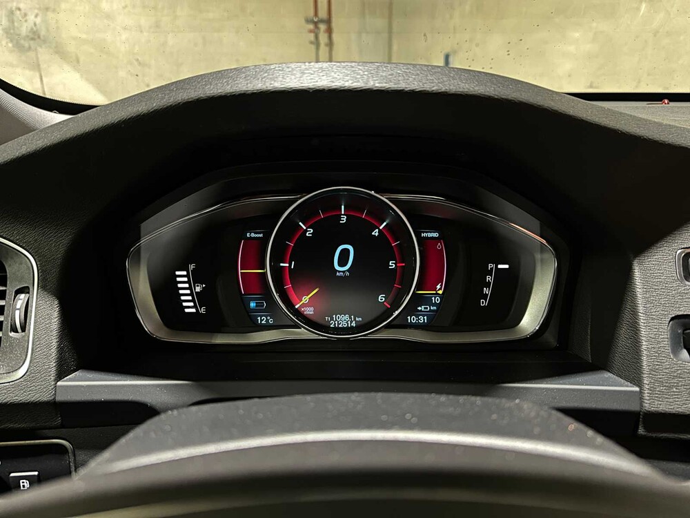 Volvo V60 2.4 D6 AWD Plug-In Hybrid Summum 286PS 2014, 4-TJX-19