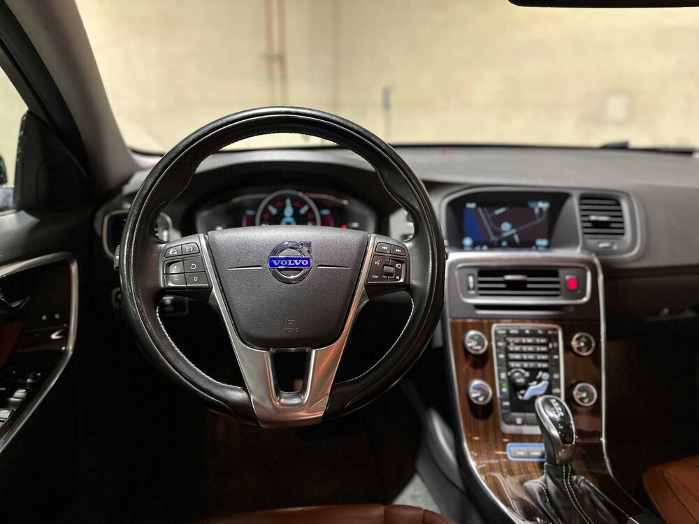 Volvo V60 2.4 D6 AWD Plug-In Hybrid Summum 286PS 2014, 4-TJX-19