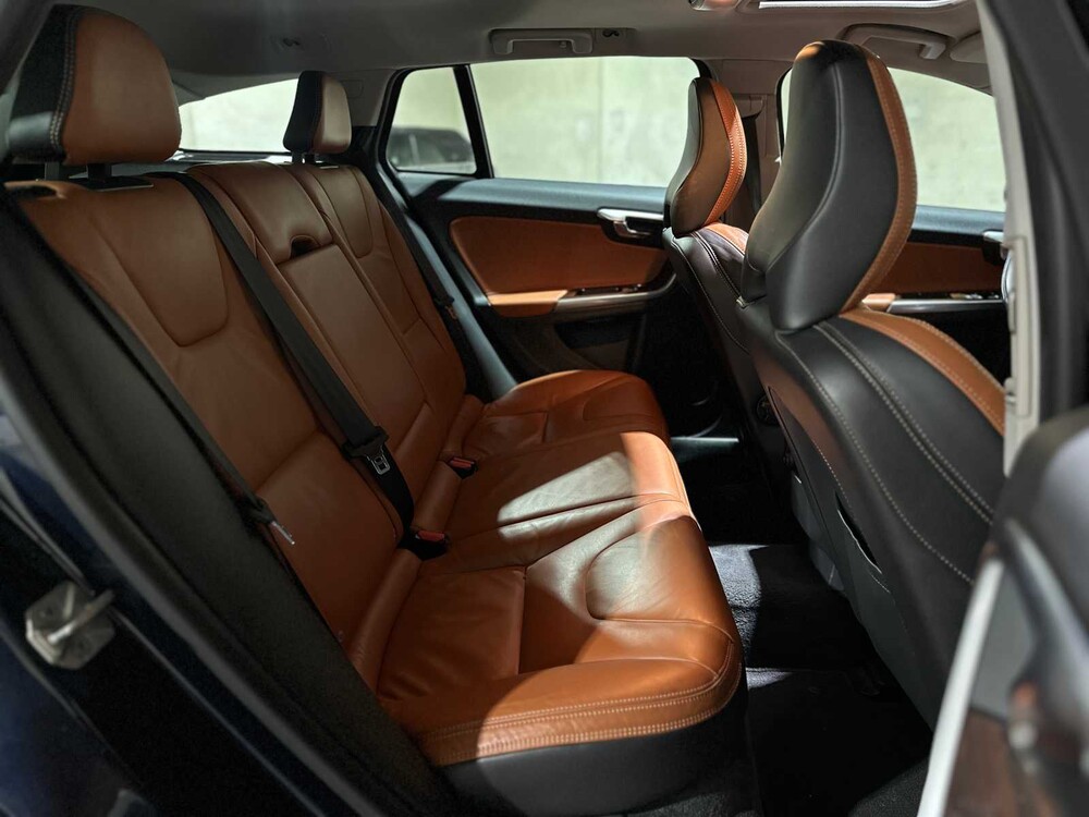 Volvo V60 2.4 D6 AWD Plug-In Hybrid Summum 286PS 2014, 4-TJX-19