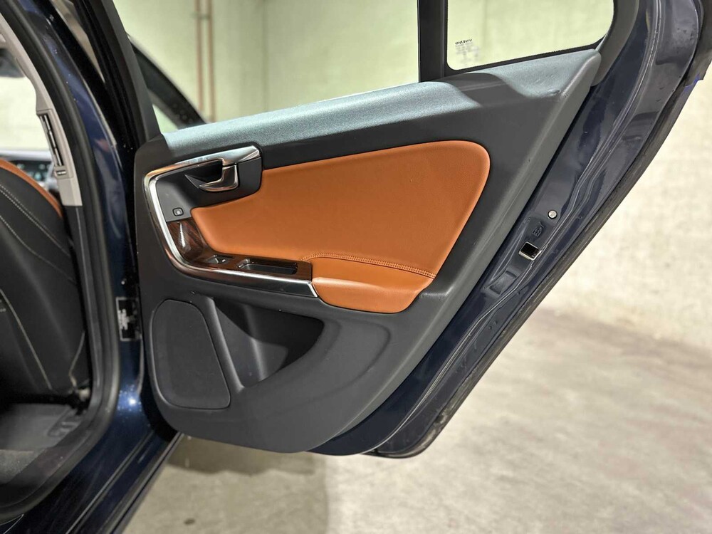 Volvo V60 2.4 D6 AWD Plug-In Hybrid Summum 286PS 2014, 4-TJX-19